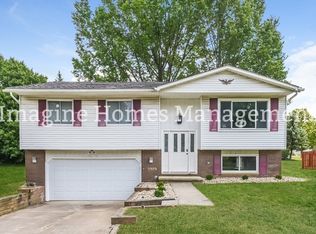 8979 Birchwood Dr, Twinsburg, OH 44087