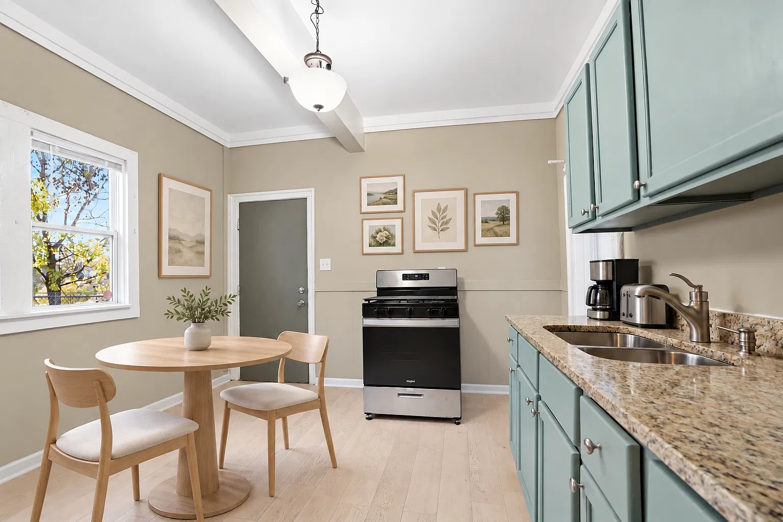 2 bed, 1.0 bath, 851 sqft, $1,700 — Photo 3