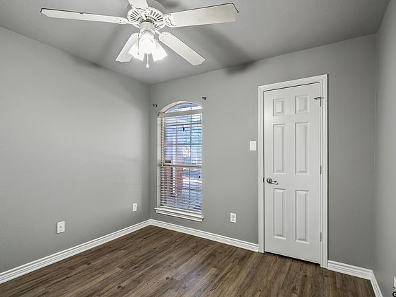 3rd image of 411 Amanda Ct