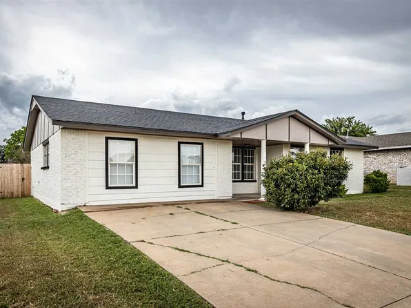 6115 SW Park Pl, Lawton, OK 73505