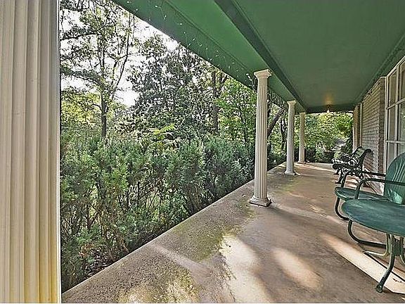 3rd image of 1405 Oakhill Dr