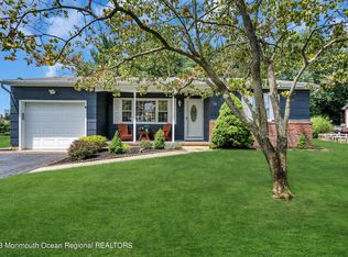14 Surrey Ct, Toms River, NJ 08757