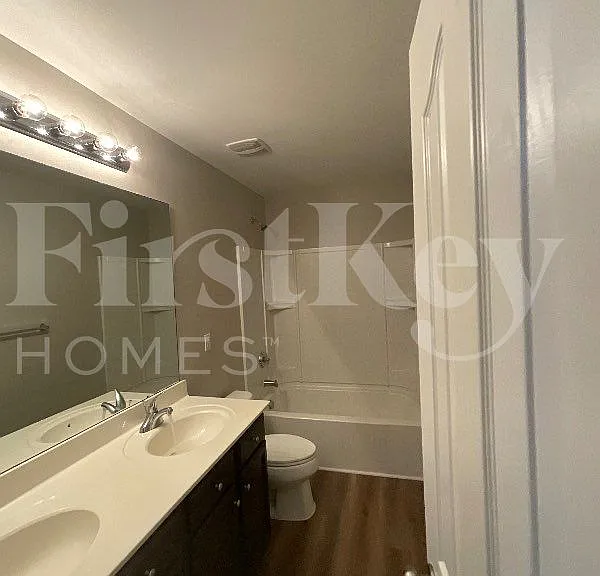 1800 Eastway Dr — Photo 8