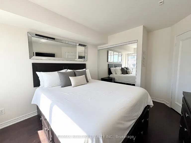 60 Saint Clair Ave W #1204 — Photo 17