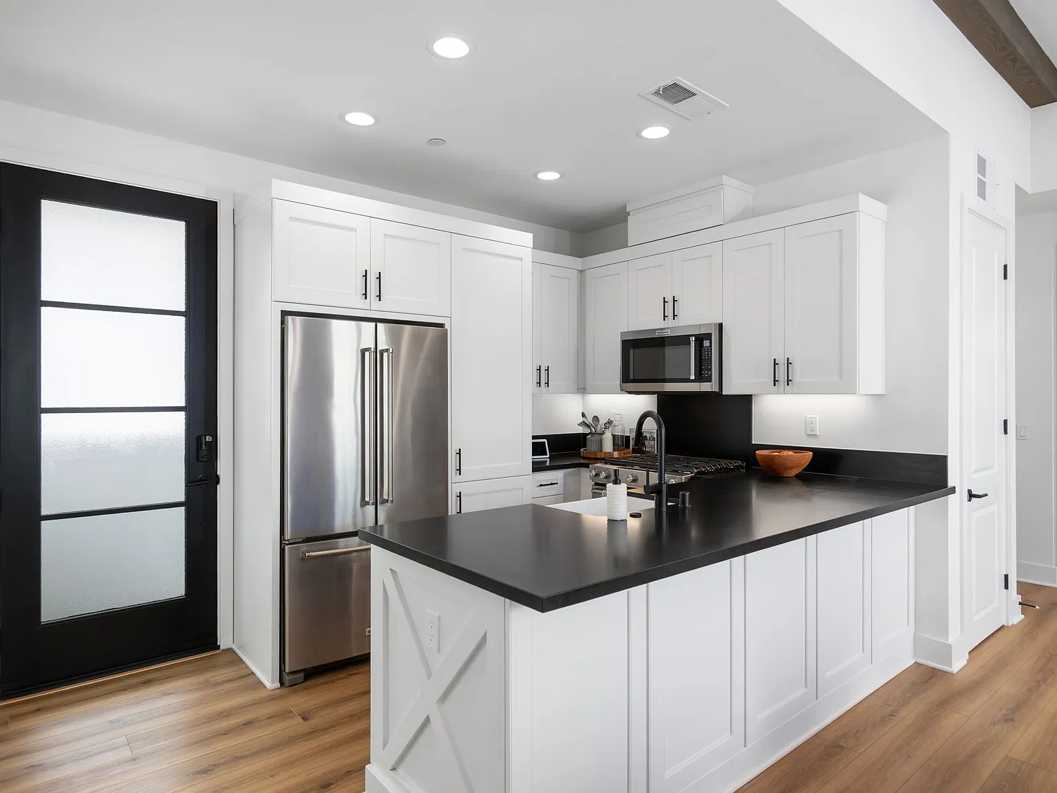 2 bed, 709 sqft, $5,500 — Photo 4