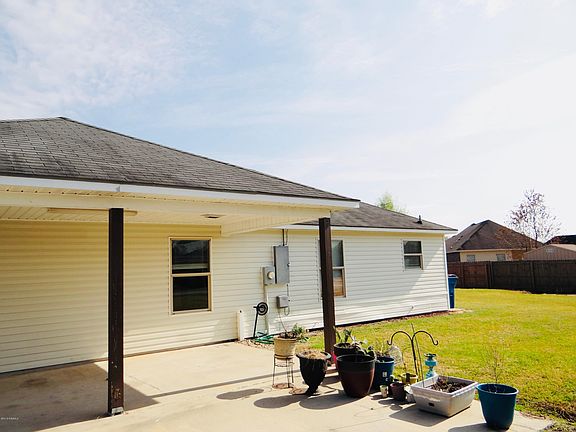 3rd image of 111 Hidden Oak Dr