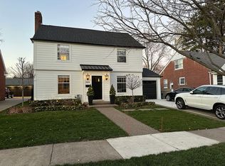 10104 Elgin Ave, Huntington Woods, MI 48070