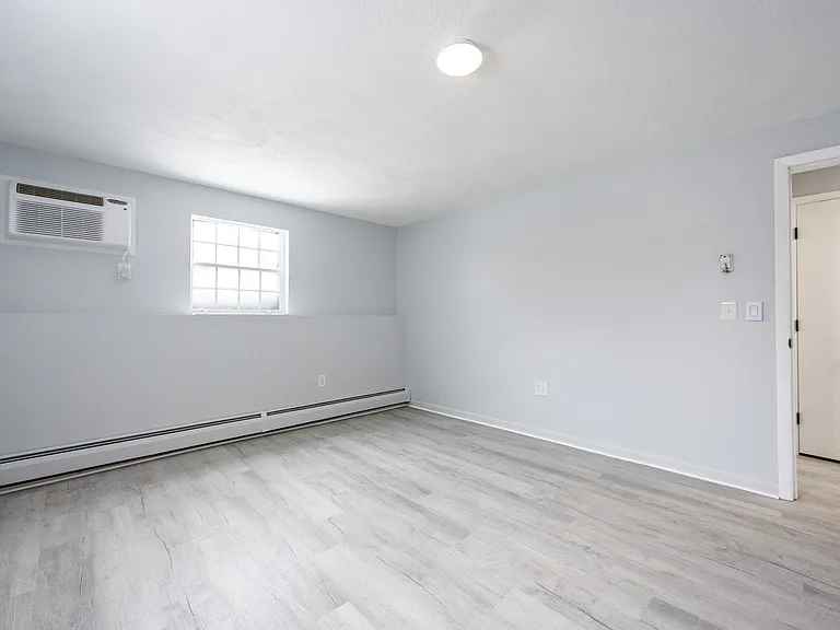 26 Williamsburg Ct #4 — Photo 15
