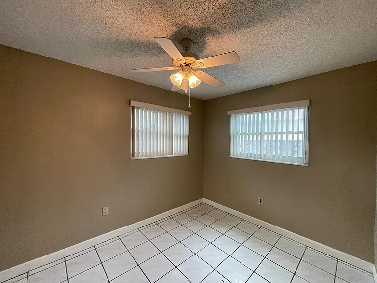 8136 NW 21st Ct — Photo 5