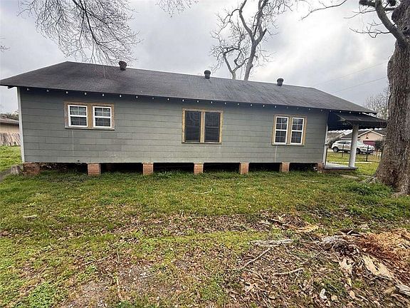 4th image of 808 Loraine St