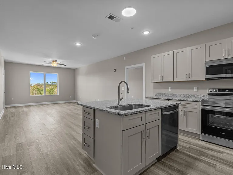 2272 Dolphin Shores Dr SW #402 — Photo 8