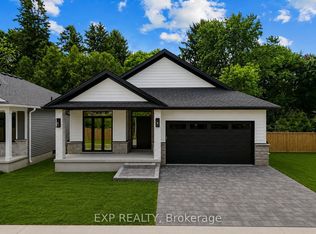 430 Head St N #14, Strathroy Caradoc, ON N7G0H3