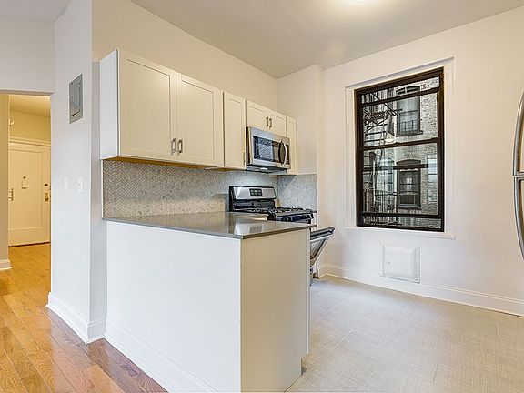 5th image of 3058 34th St APT 4F