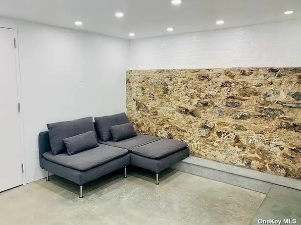 25-54 37th Street image 32 of 36