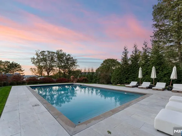 8 Stanton Rd, Tenafly, NJ 07670