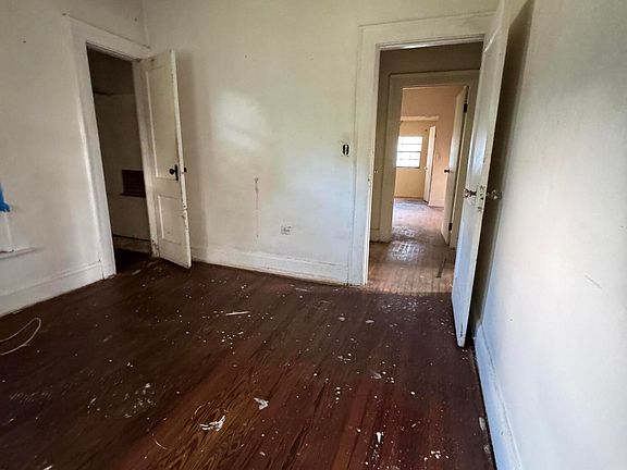 3rd image of 1618 E 12TH Street