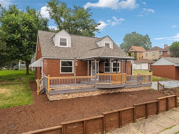 3rd image of 300 Pershing Dr