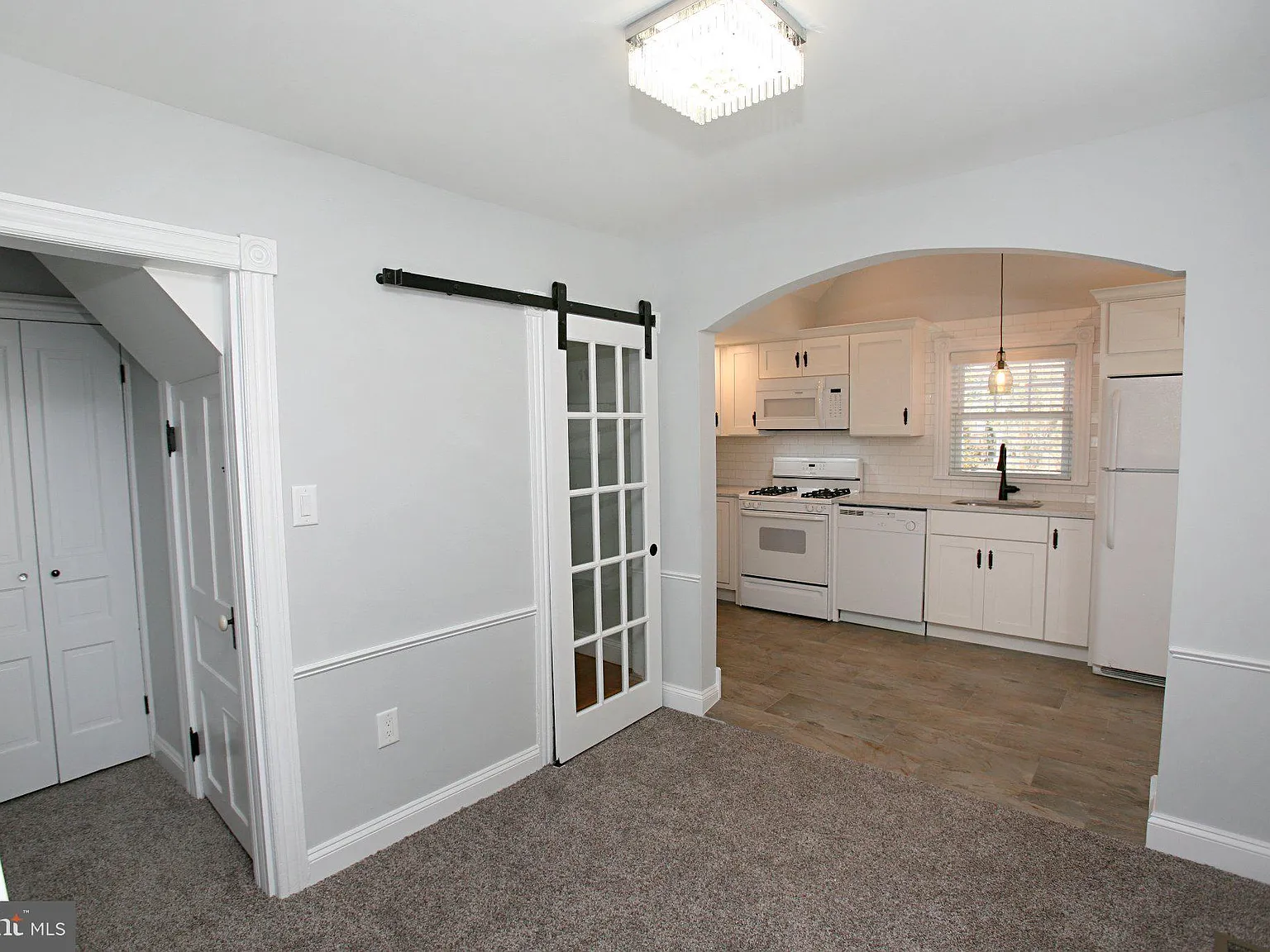 2 bed, 2.0 bath, 1044 sqft, $2,500 — Photo 3