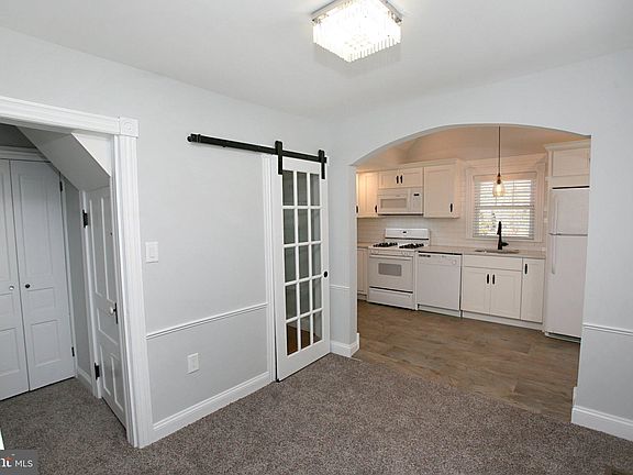 3rd image of 412 W Ocean Heights Ave