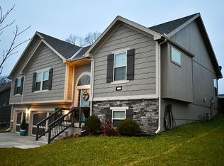 10028 N Lawn Ave, Kansas City, MO 64156