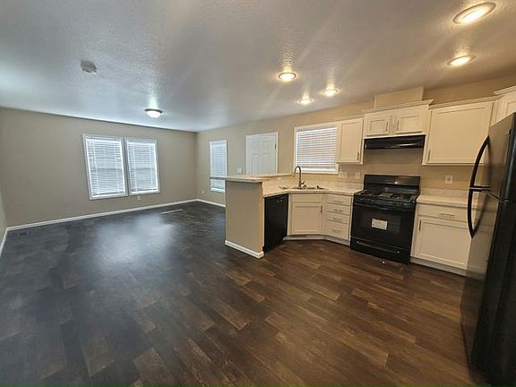 2nd image of 825 N Lamb Blvd #326