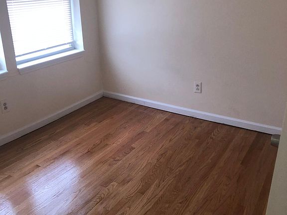 3rd image of 82 Hopkins Ave