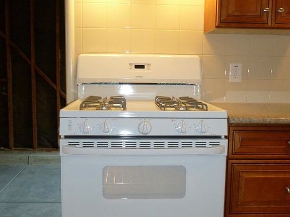 4th image of 411 Central Ct