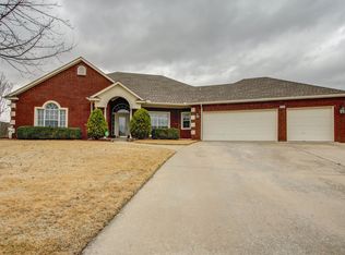 904 E Reno Ct, Broken Arrow, OK 74012
