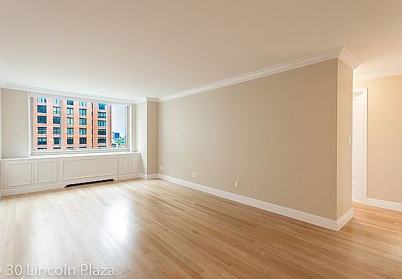 3rd image of 30 W 63rd St APT 21C