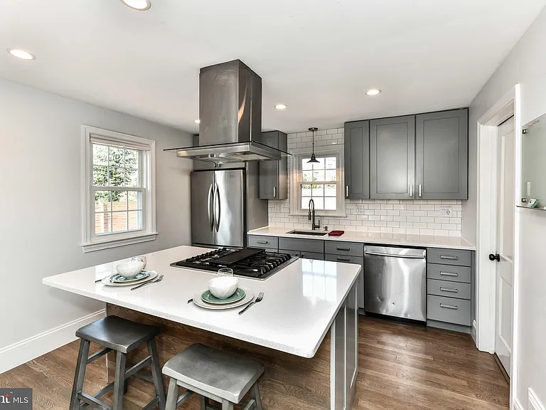 7308 Poplar Ct — Photo 8