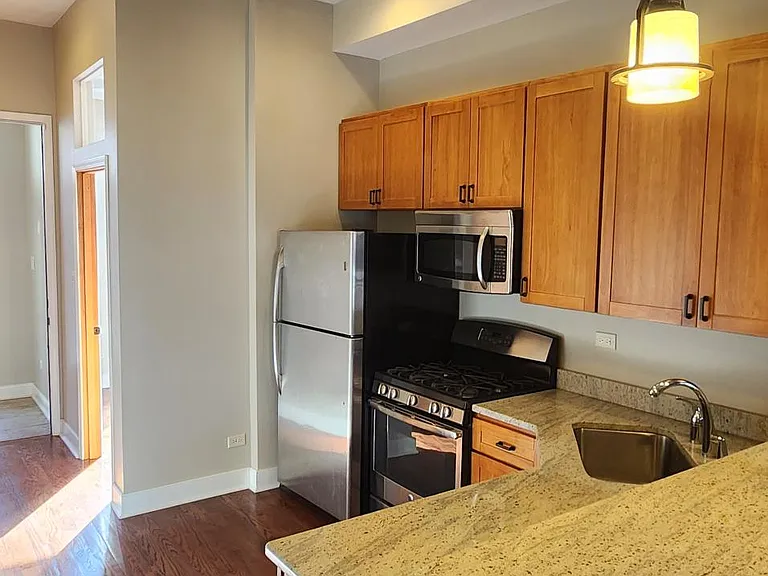 2746 W Warren Blvd #1 — Photo 4