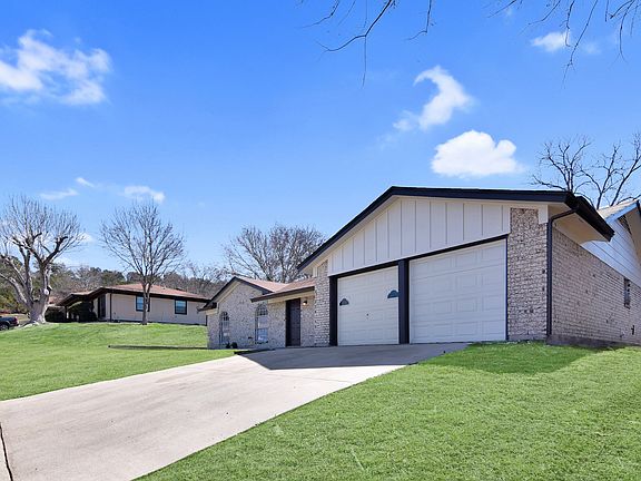 2nd image of 914 Laurie Ln