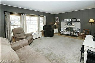 3rd image of 433 E South St