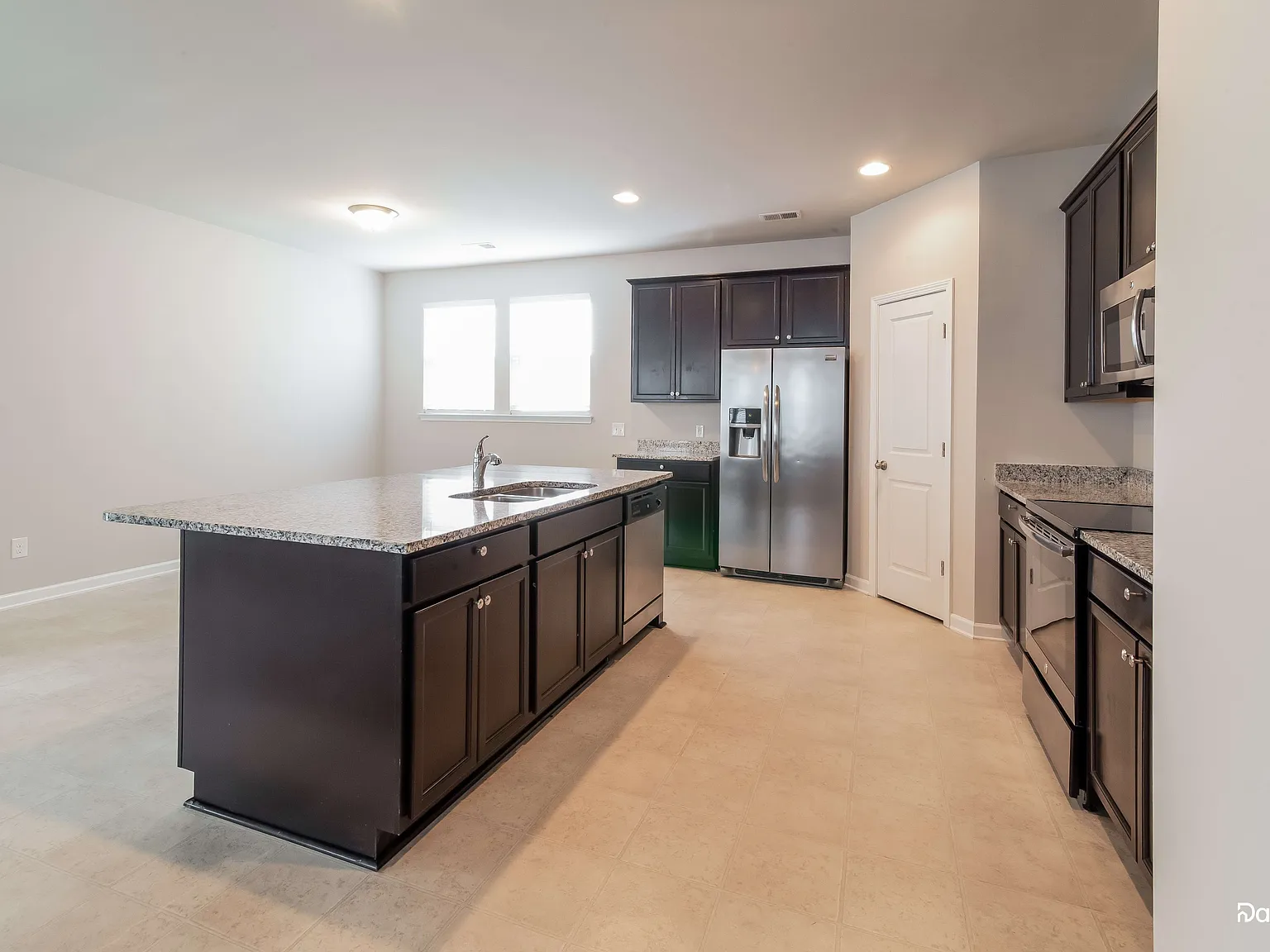 3 bed, 2.0 bath, 1623 sqft, $2,005 — Photo 4
