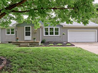 1121 N 83rd St, Omaha, NE 68114