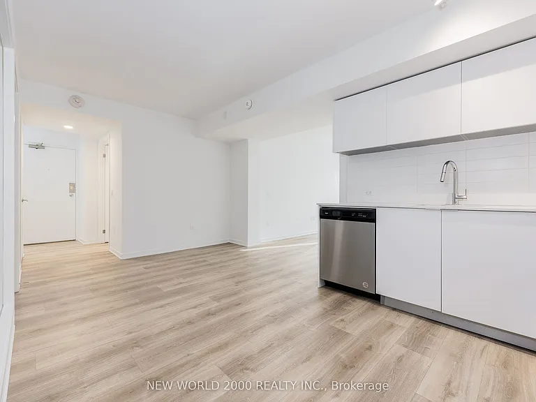 101 Roehampton Ave #2002 — Photo 5