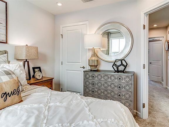 5th image of 202 Sag Harbor Ct
