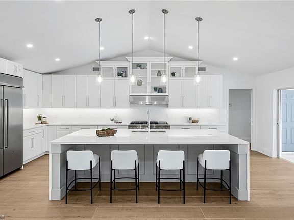4th image of 12888 Valewood DR