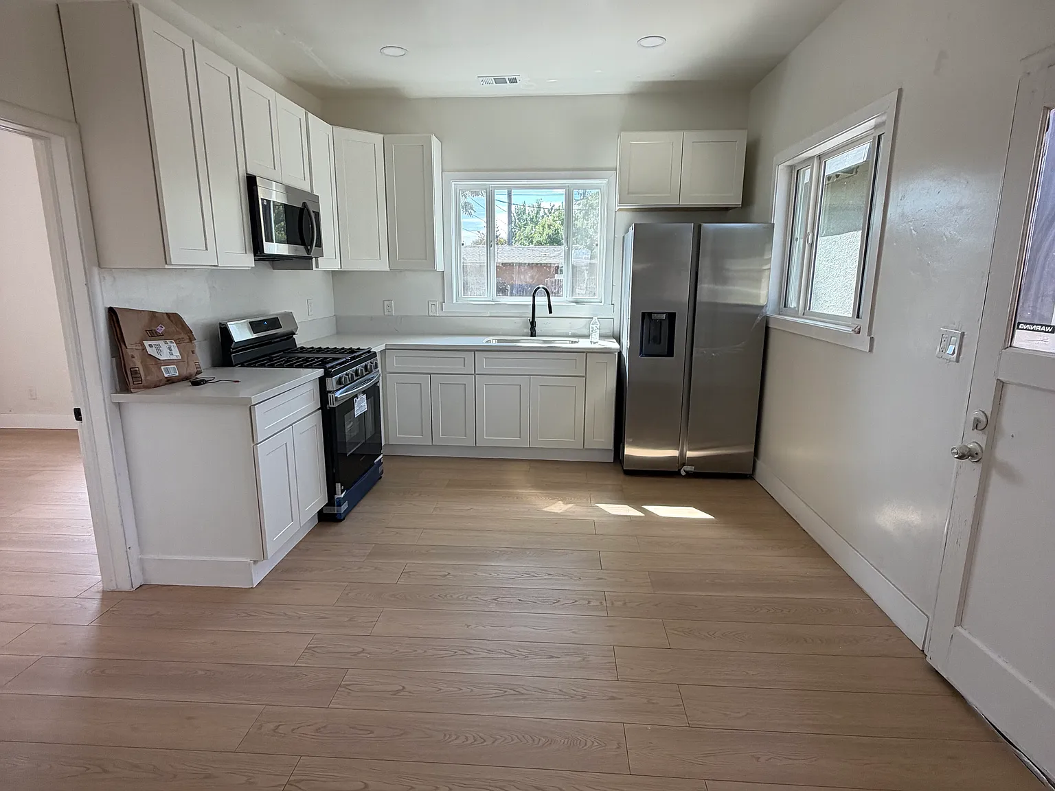 3 bed, 1056 sqft, $2,000 — Photo 3