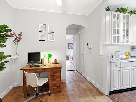4th image of 225 W 25th St APT 6G