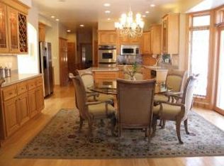 W142N6208 Mill Ridge Dr, Menomonee Falls, WI 53051