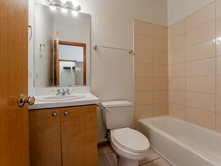 1444 N Leavitt St #2 — Photo 8