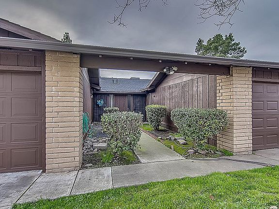 2nd image of 1519 Silver Creek Cir