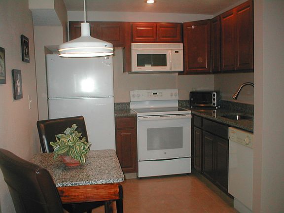 5th image of 145 Laurie Dr
