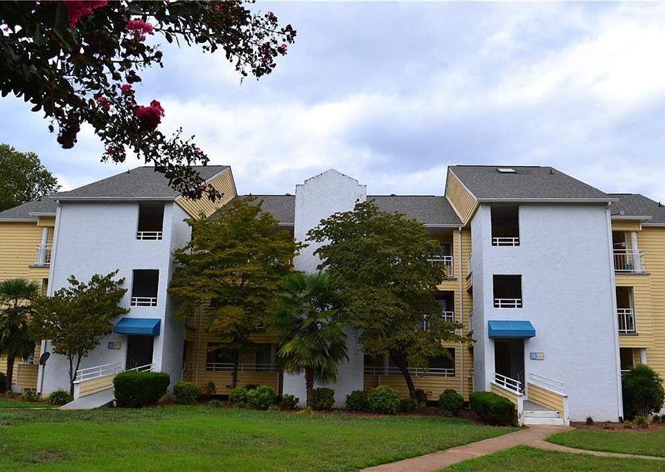 1st image of 106 Northlake Dr #106