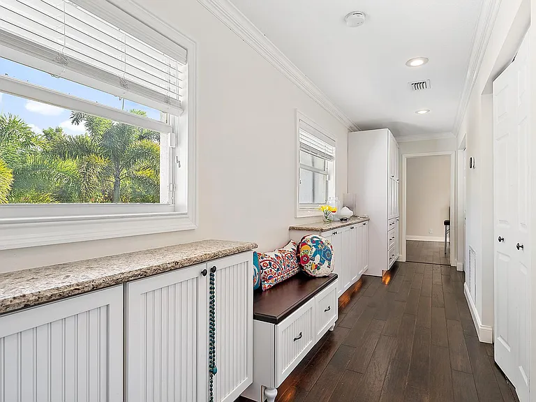 542 N Cypress Dr — Photo 15