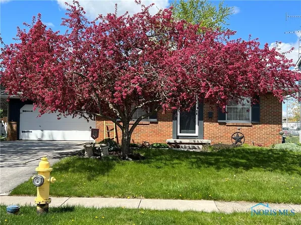 108 Rossway Ave, Rossford, OH 43460