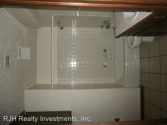 3rd image of 226 Skylark Ct