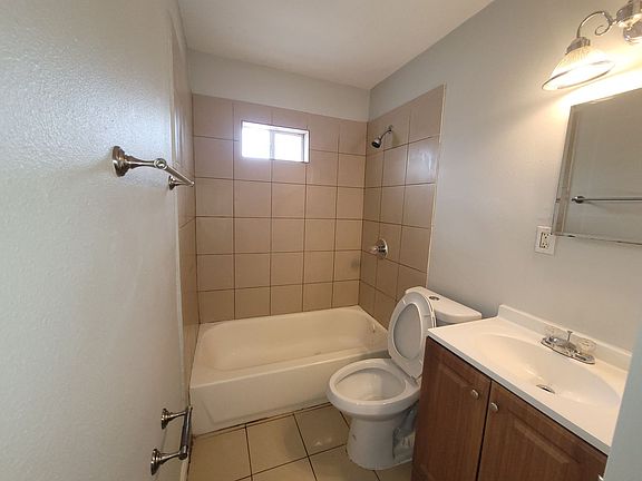 2nd image of 1802 W Gramercy Pl APT 3