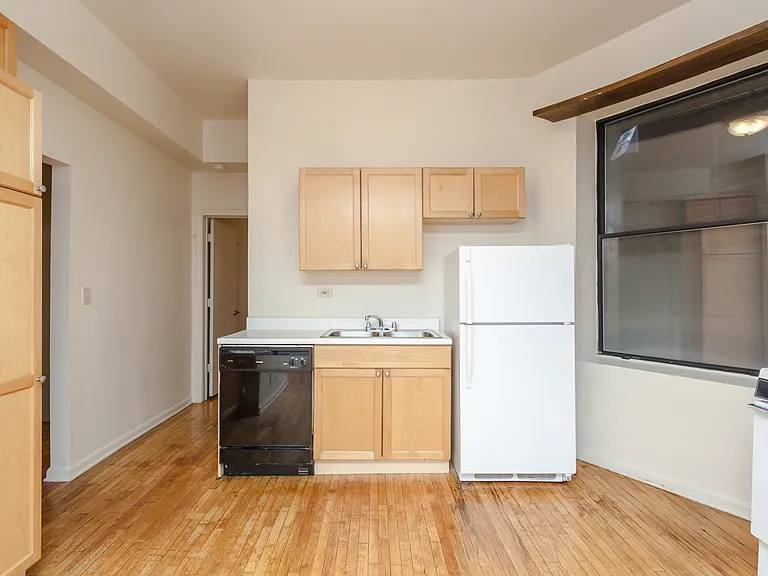 703 W Willow St #1A — Photo 2